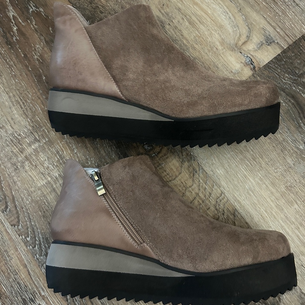 Women's Antelope taupe Suede Platform Ankle Boots